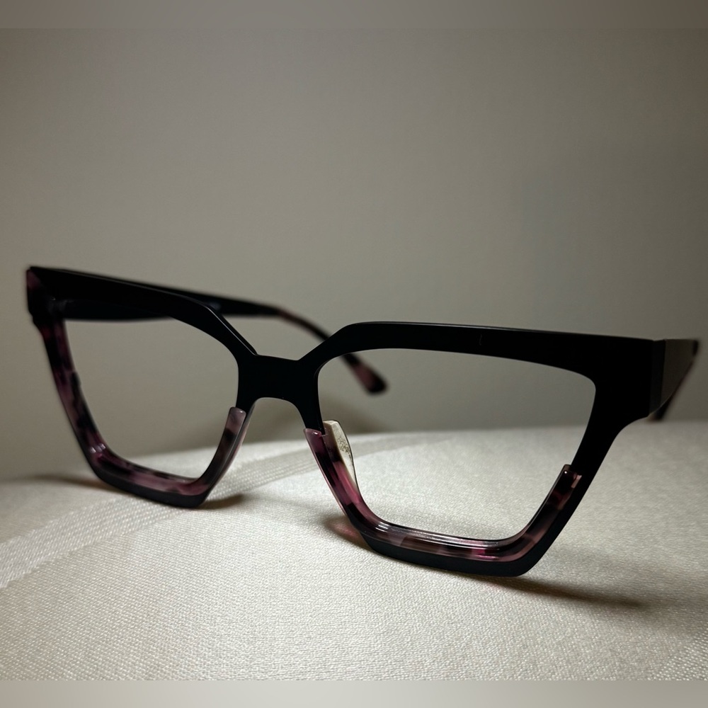 SEE Eyewear 👓 Women's Black and Purple Tortoise Statement Glasses